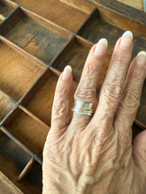 Load image into Gallery viewer, Spinner Ring
